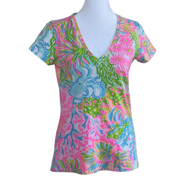 Lilly Pulitzer Michelle V-Neck Lovers Coral Tee Sz S Bold Vibrant Octopus - Picture 3 of 9
